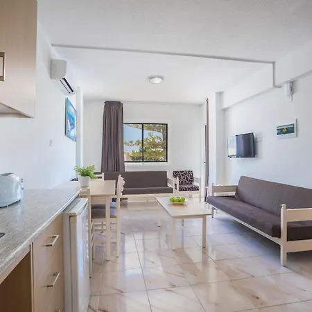 Christabelle Apartmanhotel Ajía Nápa
